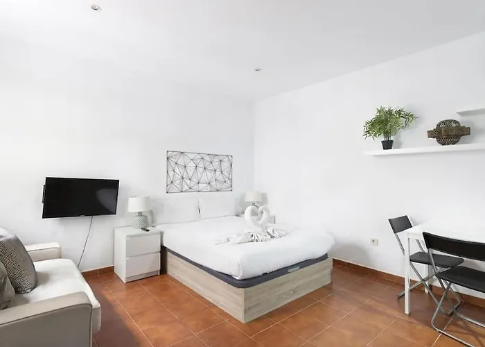 Centrally Located Studio In Madrid - 382